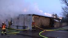 Gro&szlig;brand im Karlsruher Osten: Lagerhalle zerst&ouml;rt