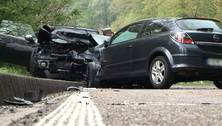 Zwei Schwerverletzte bei Unfall auf B10