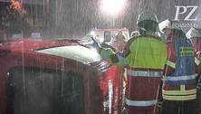 Blaulicht-TV: DRK und Feuerwehr beweisen sich bei Crashrettung