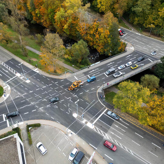 Die Kreuzung an der Brötzinger Brücke ist für Autofahrer ein nervenaufreibendes Pflaster. Wenn es auf der Brücke rechts nach Büc Kreuzung Brötzinger Brücke Habermehlstraße
