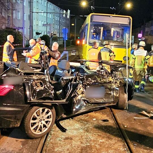 Stadtbahn entgleist nach Unfall in Stuttgart