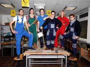 Sie suchen den „Azubi des Jahres“: Die PZ-Volontäre Dennis Krivec, Miriam Münderlein, Dominik Türschmann, Simon Püschel, Nina Giesecke und Johannes Röckinger (von links). Sie suchen den „Azubi des Jahres“: Die PZ-Volontäre Dennis Krivec, Miriam Münderlein, Dominik Türschmann, Simon Püschel, Nina Giesecke und Johannes Röckinger (von links).