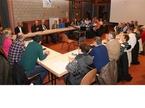 Wie soll es weitergehen auf dem Haidach? Darüber diskutieren im Bürgerhaus des Stadtteils die Mitglieder der Sozialraumkonferenz. Foto: Ketterl Wie soll es weitergehen auf dem Haidach? Darüber diskutieren im Bürgerhaus des Stadtteils die Mitglieder der Sozialraumkonferenz. Foto: Ketterl