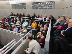 Beschäftigte des Stadtverkehrs Pforzheim (SVP) und Angehörige auf der Zuschauertribüne des Großen Ratssaals verfolgen die Debatte. Foto: Ketterl Beschäftigte des Stadtverkehrs Pforzheim (SVP) und Angehörige auf der Zuschauertribüne des Großen Ratssaals verfolgen die Debatte. Foto: Ketterl