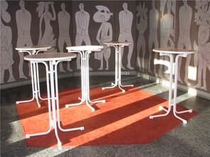 Auch Teppiche und sogar Blumentöpfe tanzen im Pforzheimer rathaus nicht aus der Sechseck-Reihe. Foto: Belle Auch Teppiche und sogar Blumentöpfe tanzen im Pforzheimer rathaus nicht aus der Sechseck-Reihe. Foto: Belle