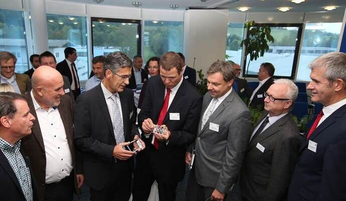 Werbung für Präzisionstechnikzentrum - Pforzheimer Zeitung