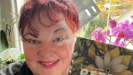 Margit Müller aus Stein hat einen fiktionalen Roman geschrieben, in dem sich alles um Burrneshas dreht. Das Buch ist ab sofort i