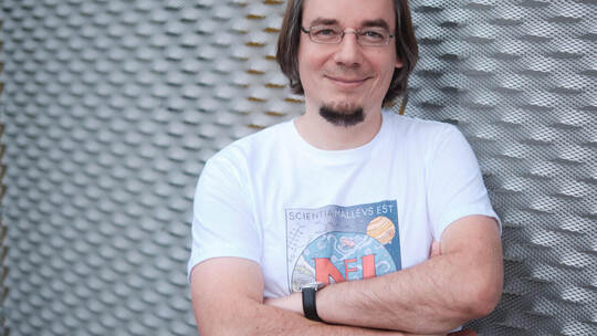 Mit viel Humor bringt Neuropsychologe Dr. Jens Foell wissenschaftliche Themen einem breiten Publikum näher. Foto: Julian Beekman