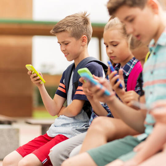 elementary school students with smartphones