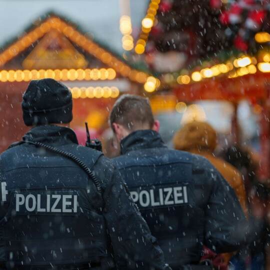 Polizeipräsenz auf Weihnachtsmarkt Polizeipräsenz auf Weihnachtsmarkt
