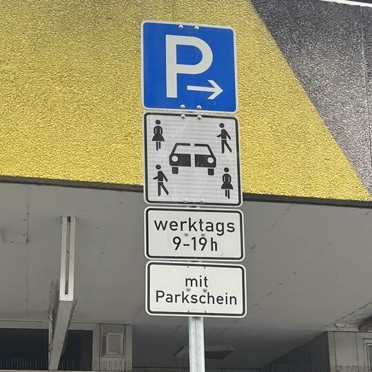 Was bedeutet dieses Schild und mit welchen Konsequenzen müssen Autofahrer im teuersten Fall rechnen? Mohseni