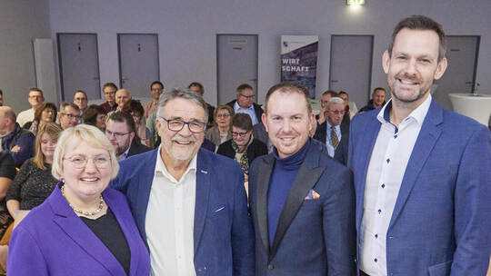 Feierstunde anlässlich der Verleihung der Ehrenbürgerwürde an Hans Vester in der Staubenhardthalle.