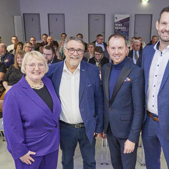 Feierstunde anlässlich der Verleihung der Ehrenbürgerwürde an Hans Vester in der Staubenhardthalle.