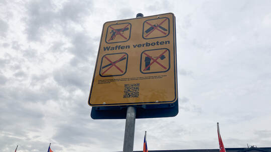 Vor Beginn des Waffenverbots am Hamburger Hauptbahnhof