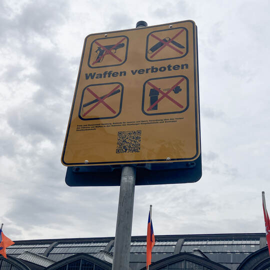 Vor Beginn des Waffenverbots am Hamburger Hauptbahnhof