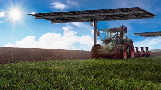 AGRI-PV mit zweiachsigem Nachführsystem