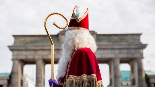 Nikolaus vor dem Brandenburger Tor