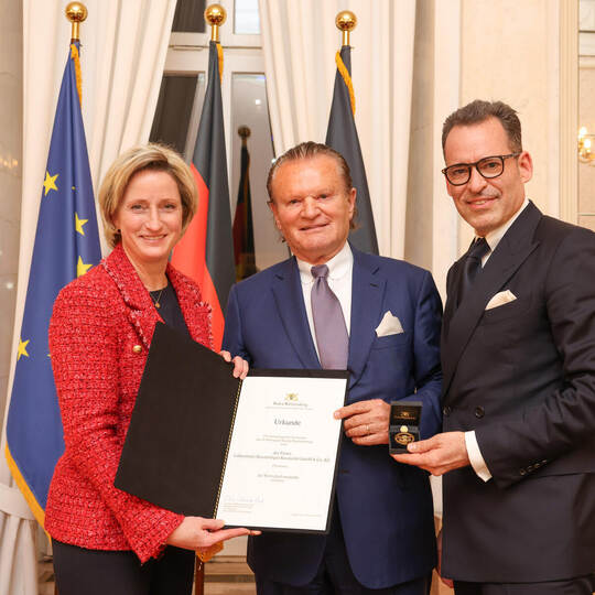 Die Wirtschaftsmedaille erhielten Siegfried und Jean-Marc Weiser (rechts).
