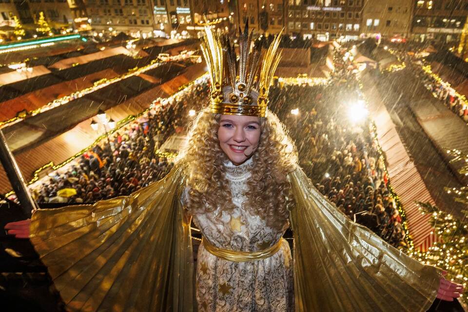 Das Nürnberger Christkind auf der Kirchenempore Das Nürnberger Christkind auf der Kirchenempore