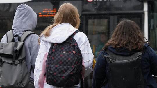 Kostenloses Deutschlandticket für Hamburgs Schüler