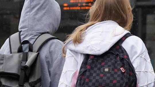 Kostenloses Deutschlandticket für Hamburgs Schüler