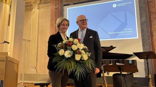 Wirtschaftsministerin Nicole Hoffmeister-Kraut hat Handwerkskammer-Präsident Joachim Wohlfeil verabschiedet. Neff