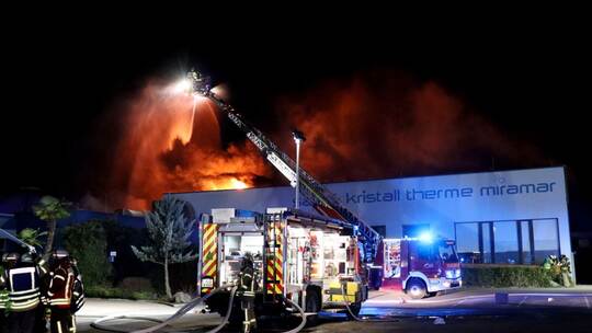 Millionenschaden nach Brand in Erlebnisbad Millionenschaden nach Brand in Erlebnisbad