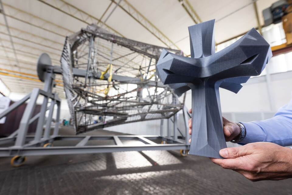 Arbeiten begehbares Glaskreuz für Sagrada Familia