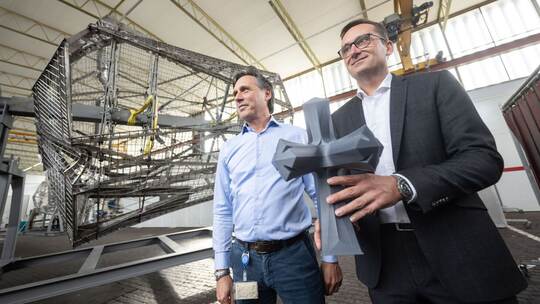 Arbeiten begehbares Glaskreuz für Sagrada Familia