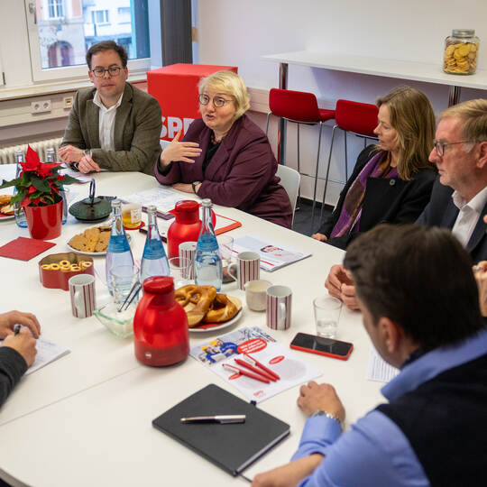 Katja Mast Runder Tisch Arbeit und Wirtschaft