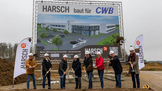 Symbolischer Baustart für das Entwicklungs- und Produktionsgebäude von CWB Technology . Dipl.- Bauingenieur (FH) Spatenstich CWB Harsch Wiernsheim