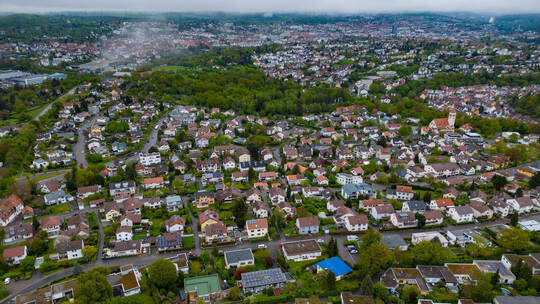 Wohnen im eigenen Haus ist für viele ein Traum. Nach der Grundsteuerreform wird das teurer, wie hier für die Menschen auf dem So Luftbild Sonnenhof