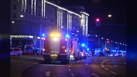 Auto fährt in Menschenmenge auf Magdeburger Weihnachtsmarkt