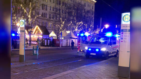 Auto fährt in Menschenmenge auf Magdeburger Weihnachtsmarkt