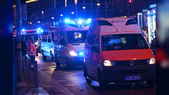 Auto fährt in Menschenmenge auf Magdeburger Weihnachtsmarkt