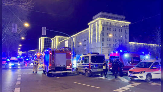 Auto fährt in Menschenmenge auf Magdeburger Weihnachtsmarkt