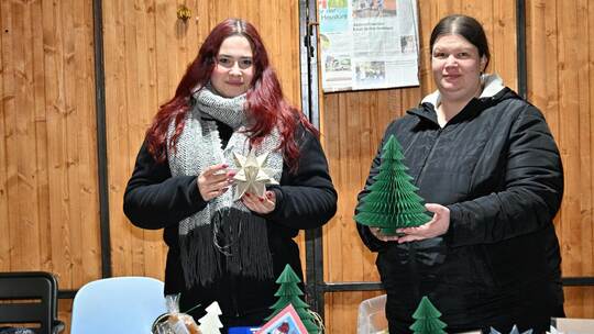 Carolin Mayer und Jennifer Walter (von links).