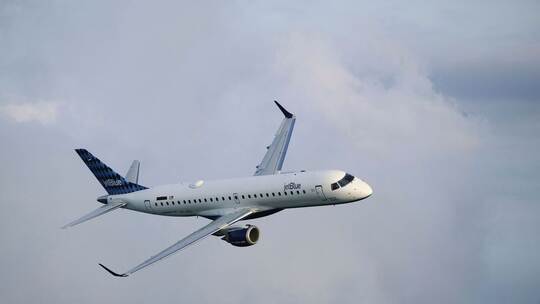 Passagierflugzeug Embraer 190