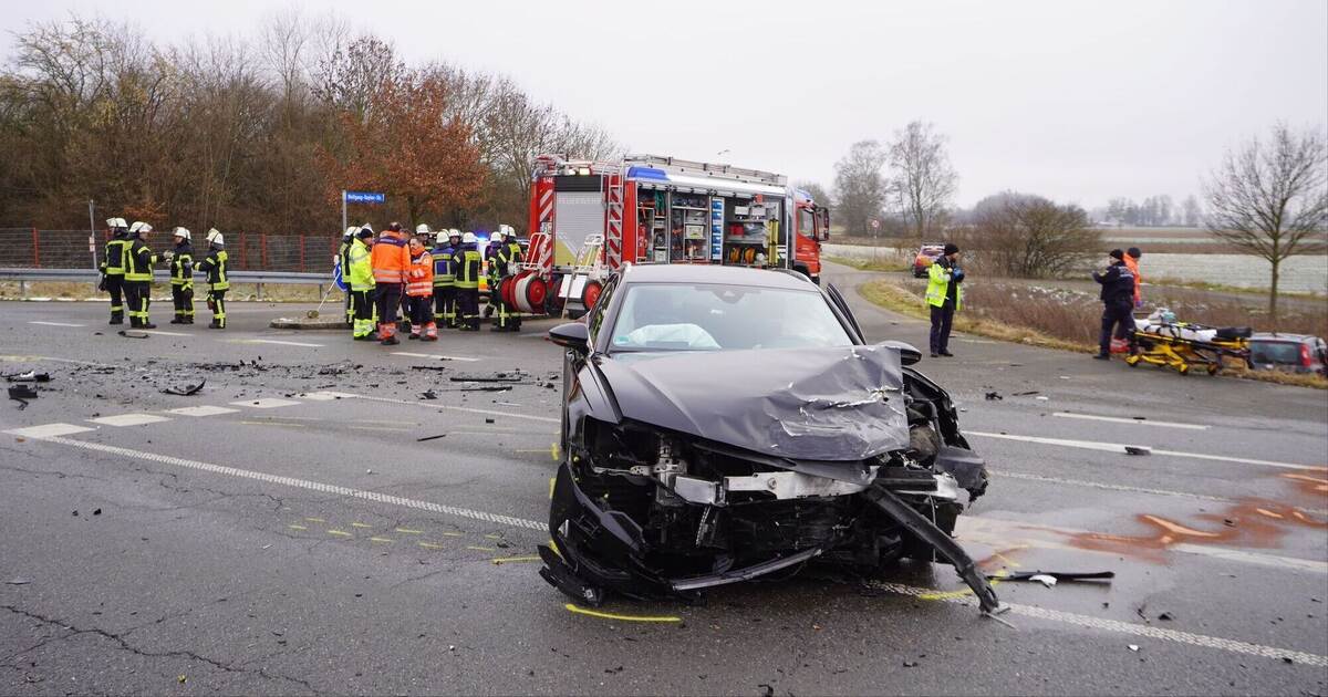 Zwei Menschen sterben bei Verkehrsunfall