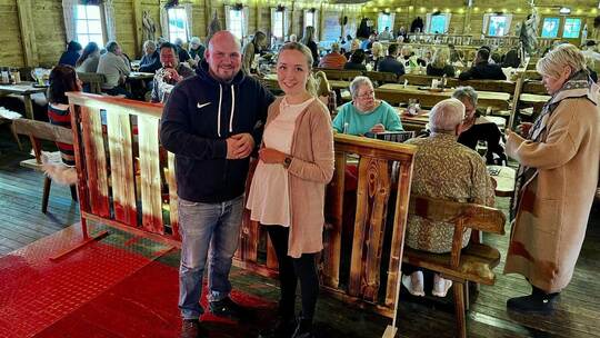 Die Wirtsleute Rafael Müller und Sandra Noack blicken auf eine sehr gute Saison im „Schwarzwald-Stadl“ zurück und freuen sich au