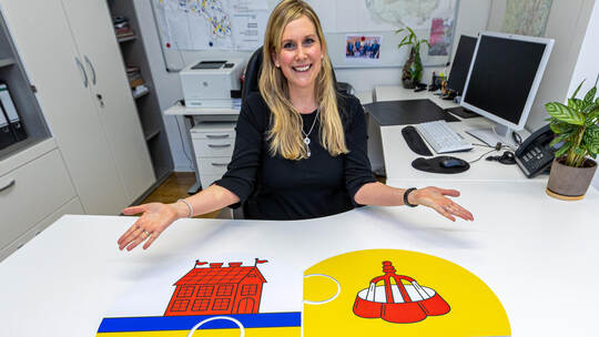 Ein Puzzle aus Neuhausen, Schellbronn, Steinegg und Hamberg als harmonisches neues Ganzes: So hat Rathauschefin Sabine Wagner di Neuhausen Neues Wappen