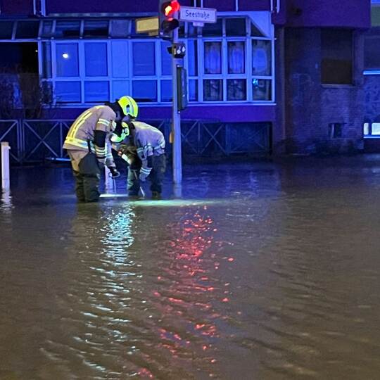 Wasserrohrbruch zu Silvester - Teile Berlins ohne Wasser Wasserrohrbruch zu Silvester - Teile Berlins ohne Wasser