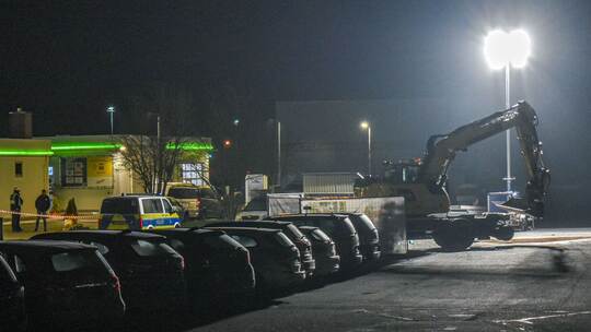 Zerstörungsfahrt mit Bagger Zerstörungsfahrt mit Bagger