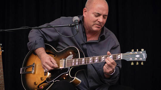 Virtuos und seit Jahrzehnten im Wortsinn omnipräsent: Blues-Größe Marty Hall. André Pristaff/Blue Terrain