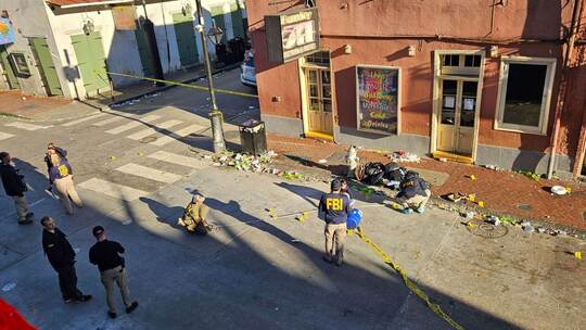 Auto fährt in Menschenmenge in New Orleans