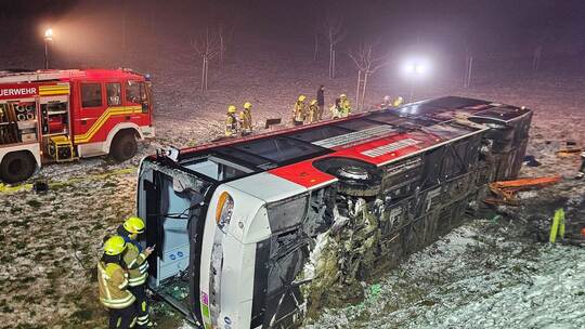 Mehrere Verletzte bei Busunfall