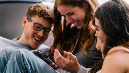 Medienzeit bei Teens: Wie viel ist (noch) normal?