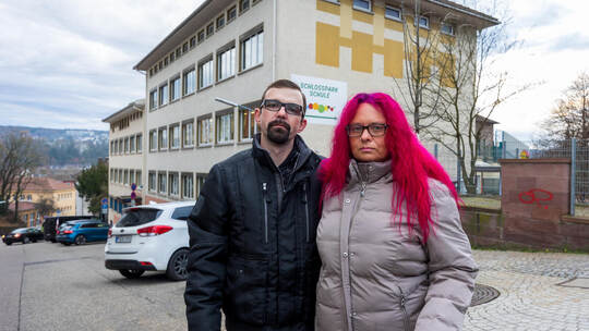 Es fehlen Räume an der Schloßparkschule: Beatrice und Steve Hoffmann vom Elternbeirat sehen die Stadt in der Verantwortung. Dami