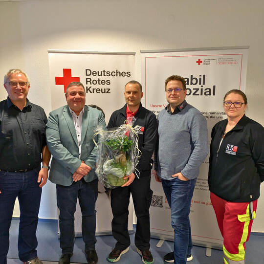 Begrüßen den neuen Abteilungsleiter Rettungsdienst der Integrierten Leitstelle, Sascha Leonhard (Mitte): Thomas Göttenauer, stel