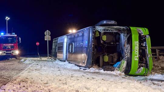 Schwerer Busunfall auf A11